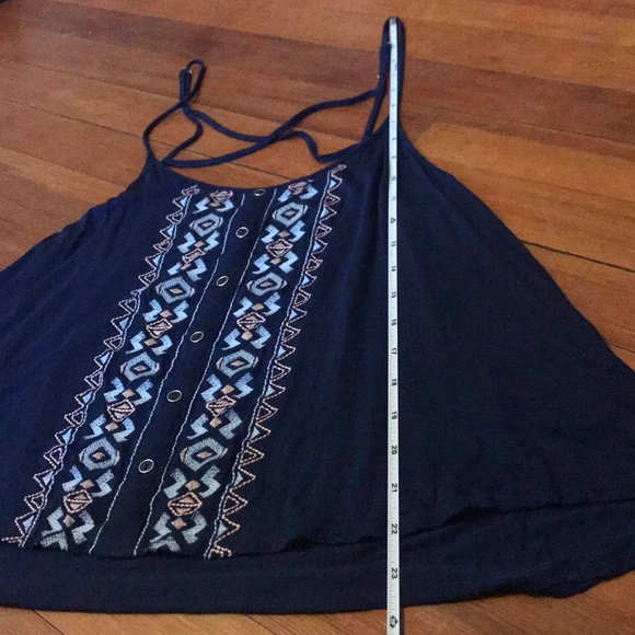 E(Hanger)M Flowy Embroidered Top - Picture 3 of 8